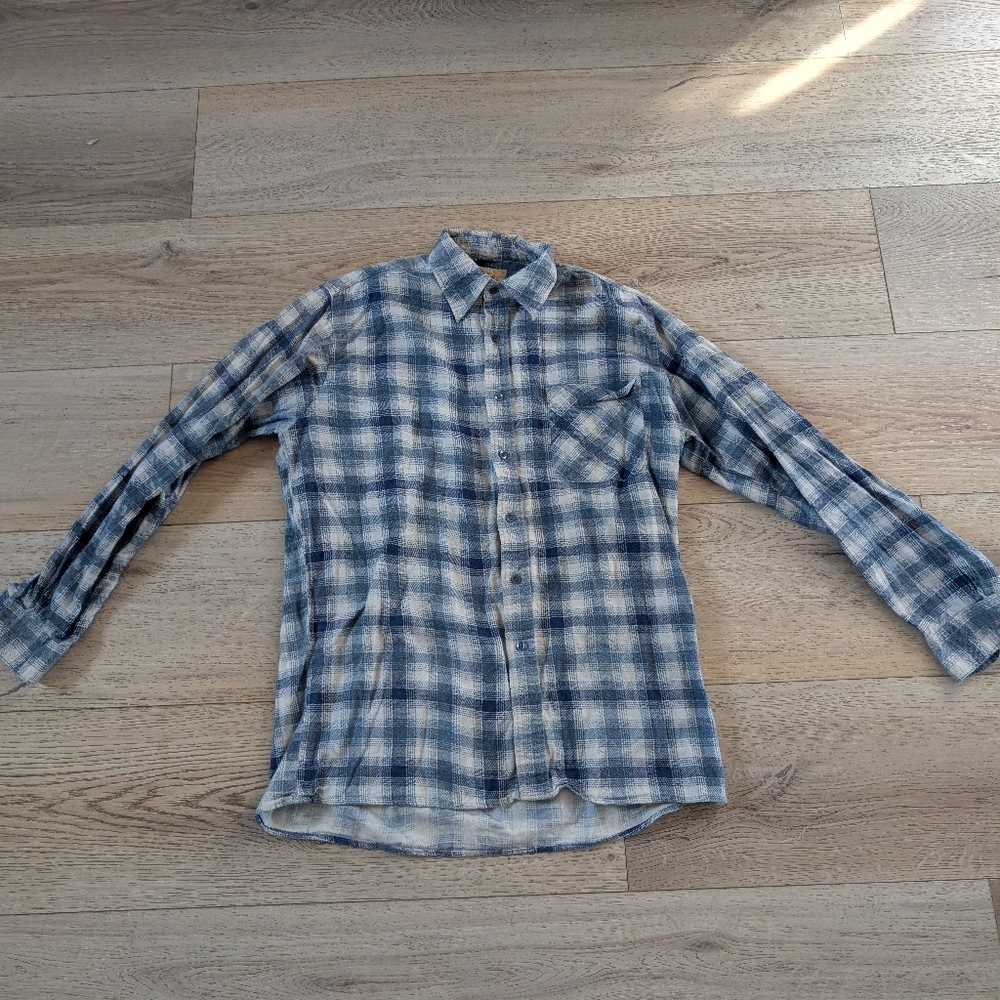 Size medium men's plaid shirt